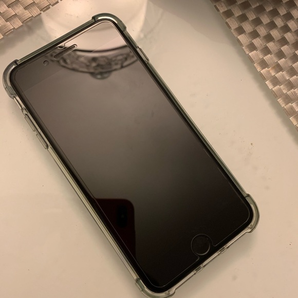 iPhone 7 Plus 32gb for selling - Picture 5 of 10